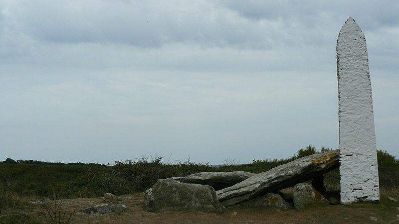 Lors de vos randonnées sur l'île de Groix, vous découvrirez de nombreux dolmens et menhirs - Hôtel de la Marine, Groix